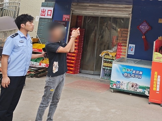 扫码支付有“商机”？他骗钱又骗物......民警：刑拘！