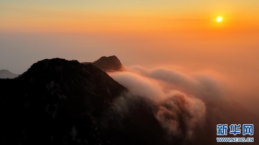 安徽九华山：云海翻涌 如梦似幻