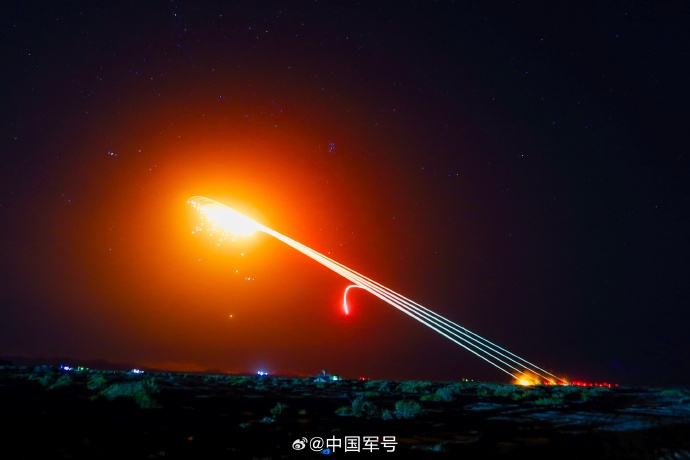 大漠实弹射击!现场图→ 大漠实弹射击!现场图→