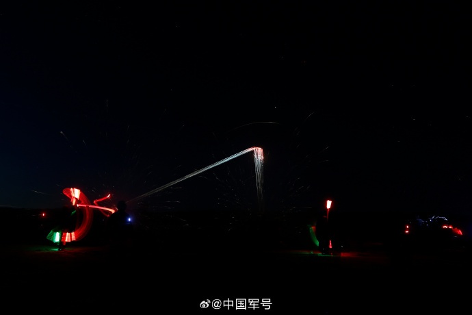 大漠实弹射击!现场图→ 大漠实弹射击!现场图→