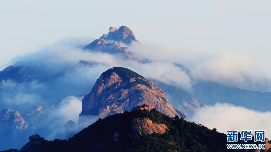 安徽九华山：云海翻涌 如梦似幻