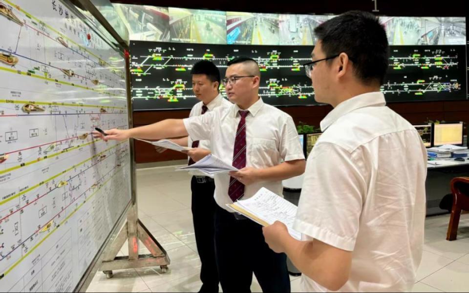 国庆假期，长沙地铁8天内6次跻身全国榜首，日均客运量316.3万人次