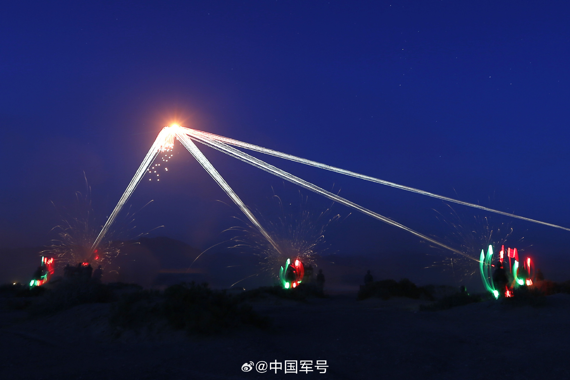 防空兵大漠实弹射击自带科幻滤镜