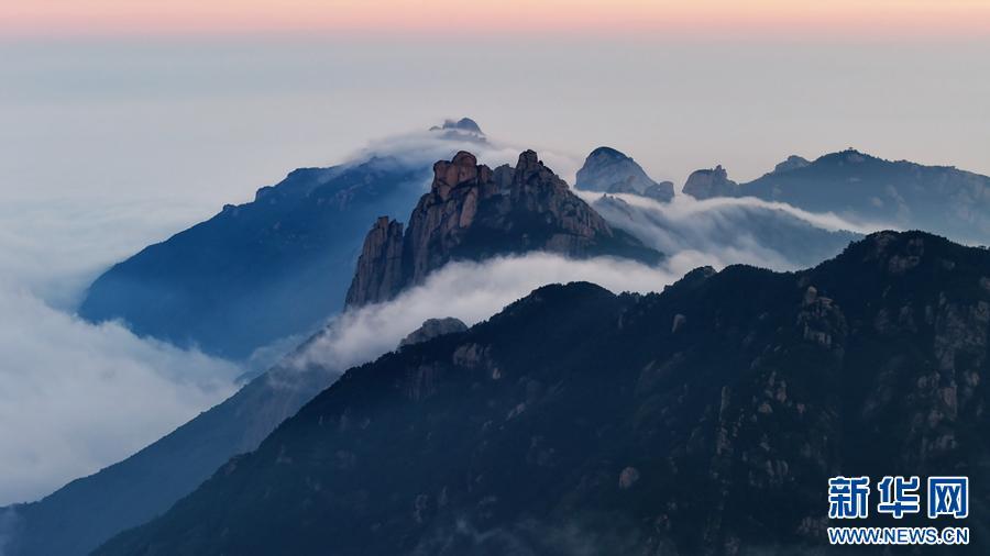 安徽九华山：云海翻涌 如梦似幻