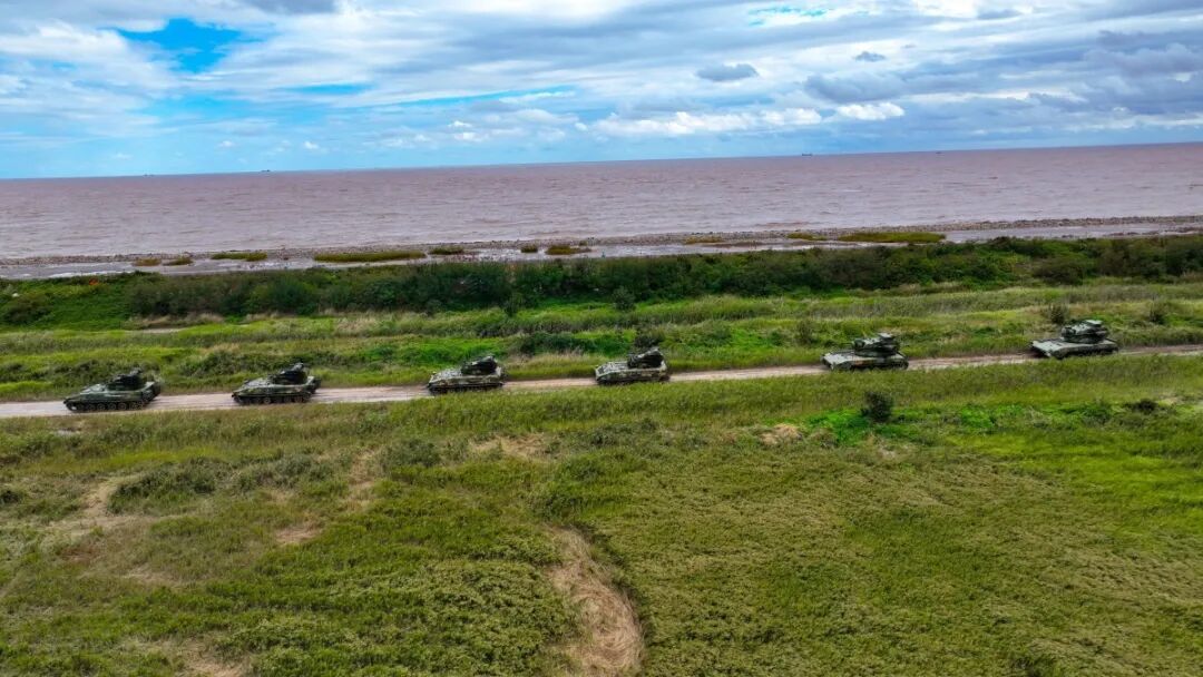 防空尖兵,昼夜鏖战! 防空尖兵,昼夜鏖战!