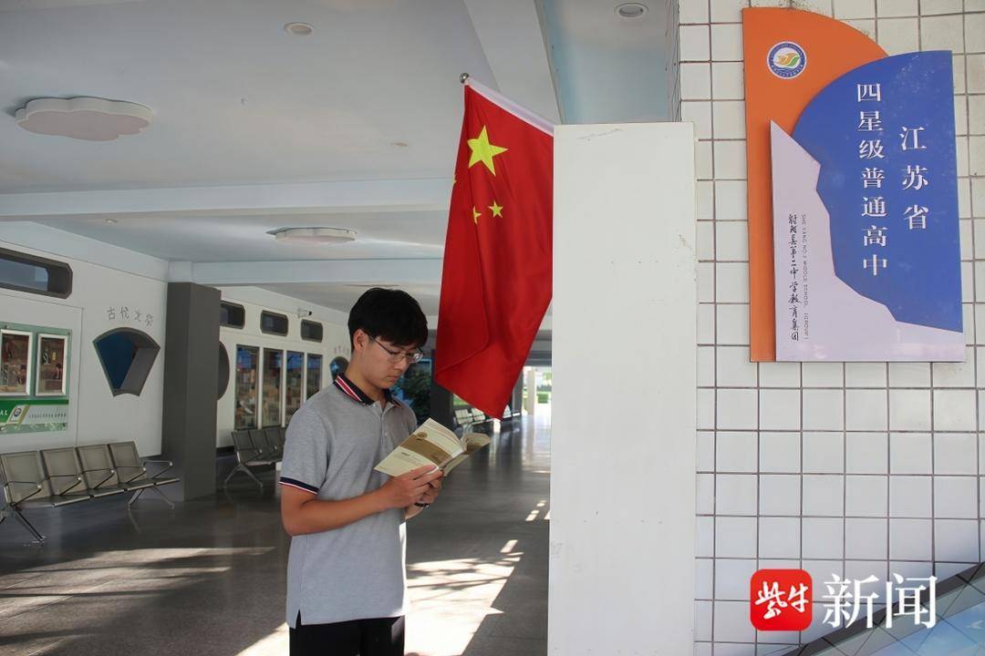 国庆假期盐城高中生参与救人登上热搜，徒步失温女子获救援