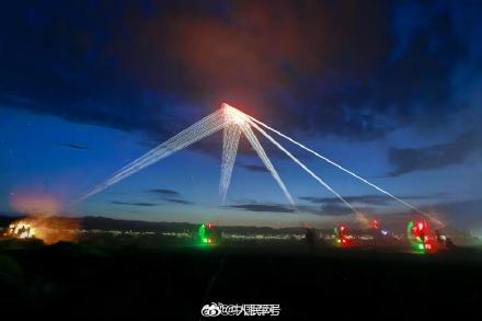 防空兵大漠实弹射击科幻感拉满
