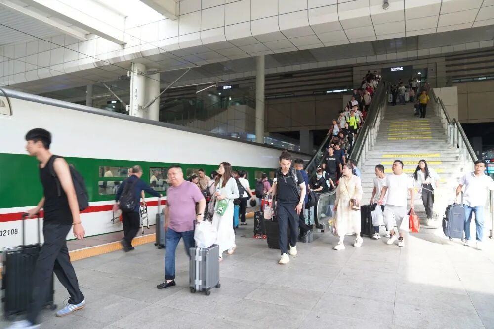 重庆火车站将实行第四季度运行图,新增重庆至泸州、达州方向列车 重庆火车站将实行第四季度运行图,新增重庆至泸州、达州方向列车