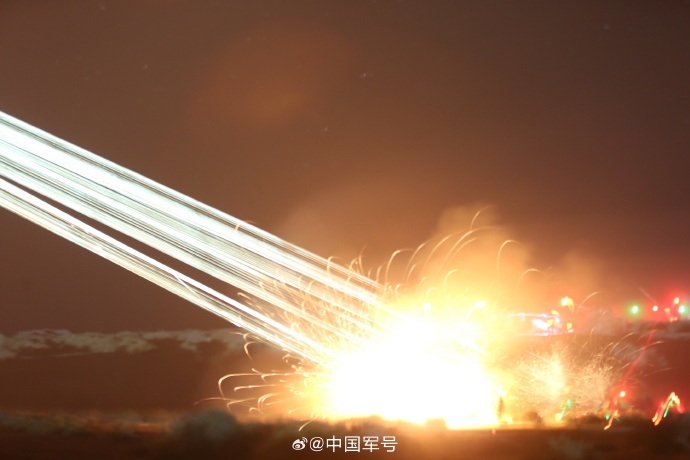 大漠实弹射击!现场图→ 大漠实弹射击!现场图→