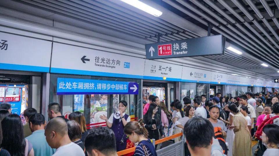 国庆假期，长沙地铁8天内6次跻身全国榜首，日均客运量316.3万人次