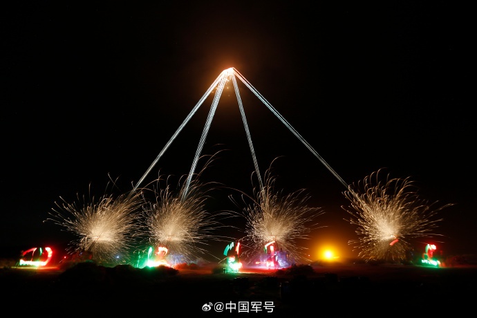 大漠实弹射击!现场图→ 大漠实弹射击!现场图→