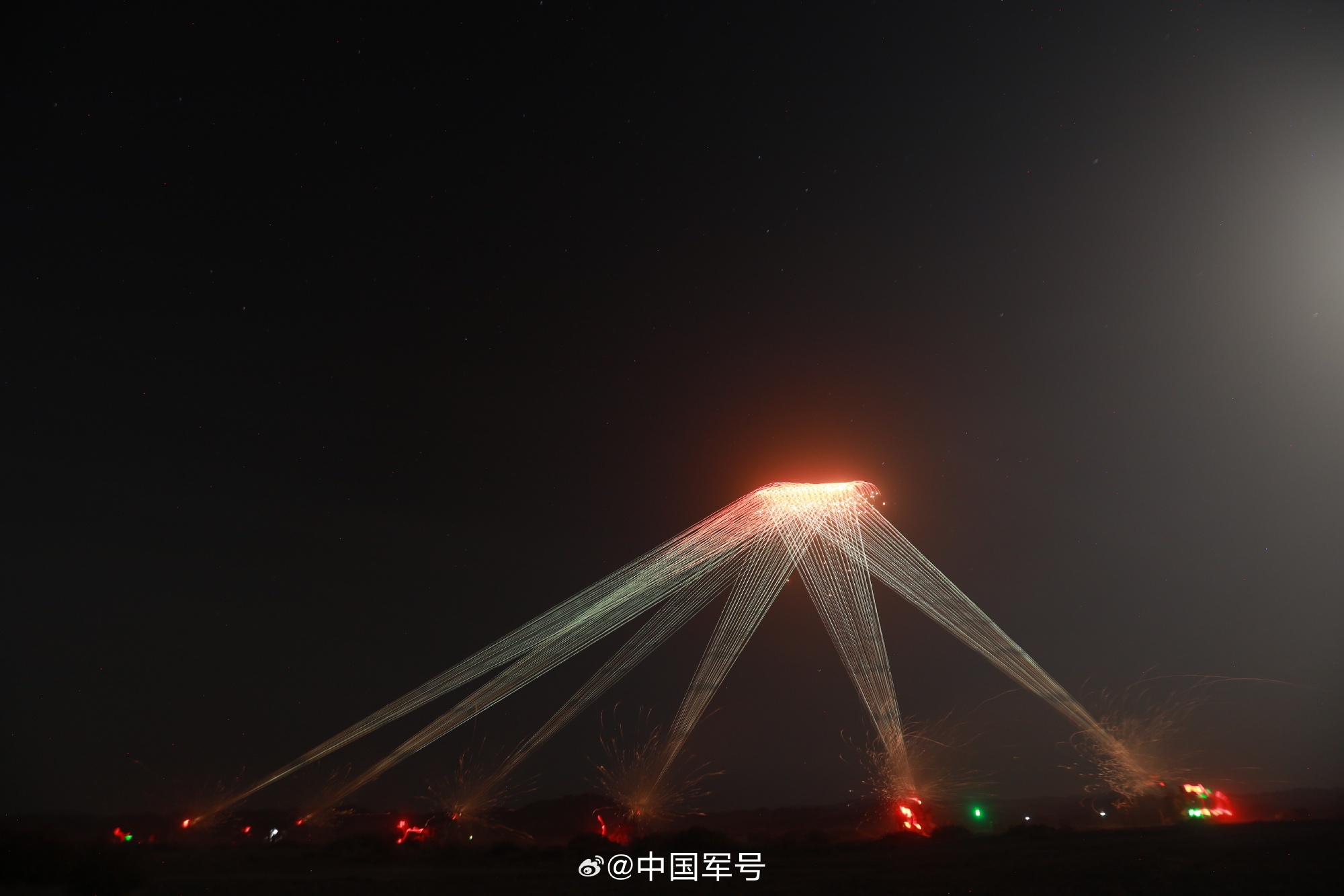 防空兵大漠实弹射击自带科幻滤镜