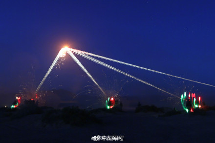 防空兵大漠实弹射击科幻感拉满