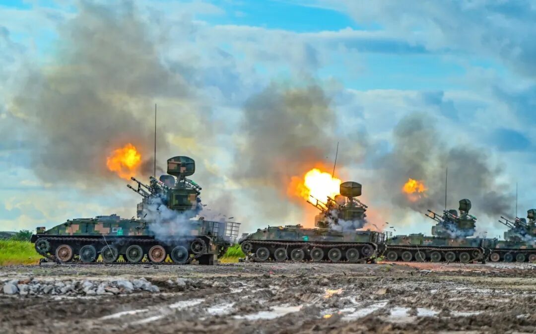 防空尖兵,昼夜鏖战! 防空尖兵,昼夜鏖战!