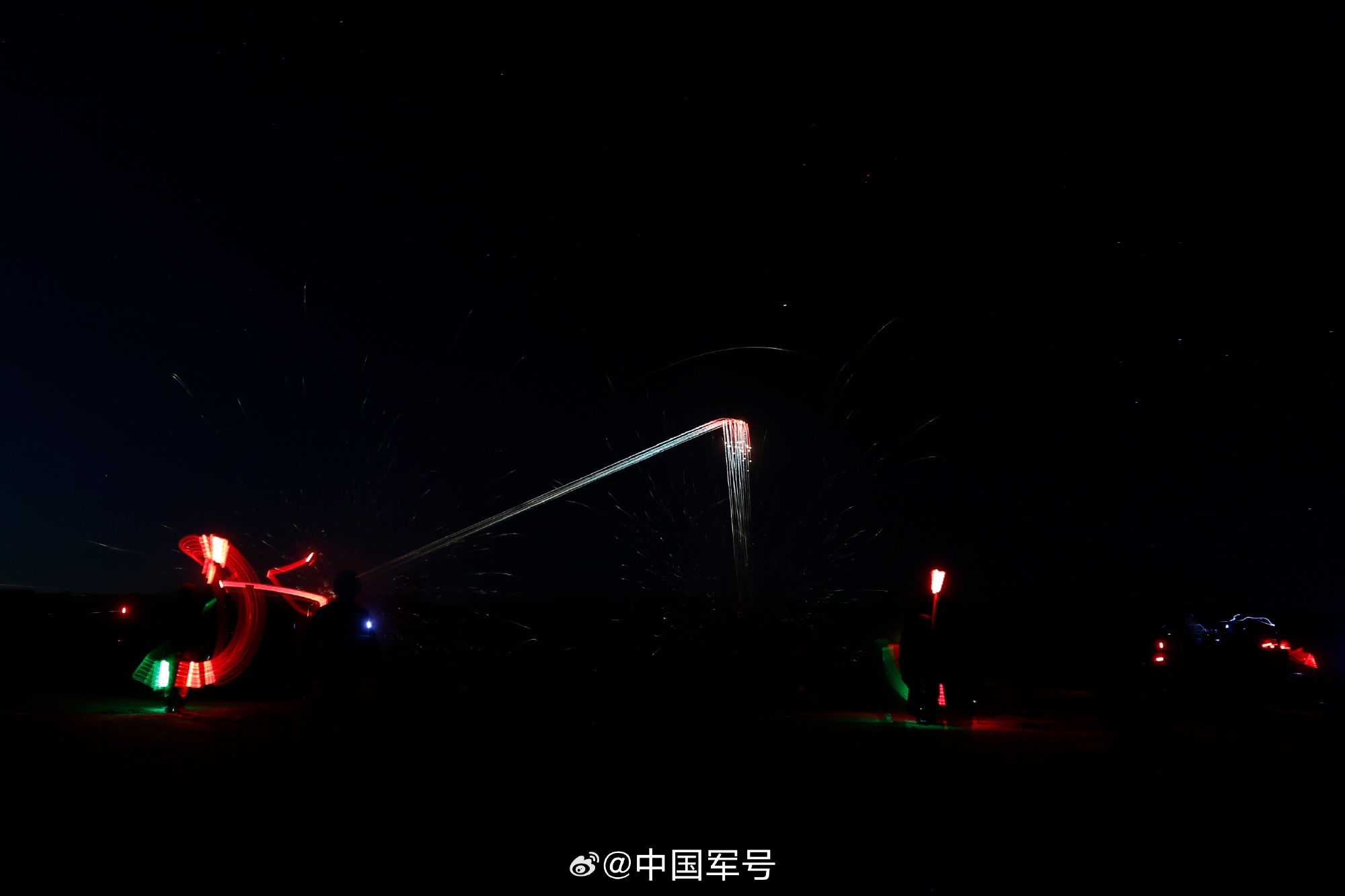防空兵大漠实弹射击自带科幻滤镜