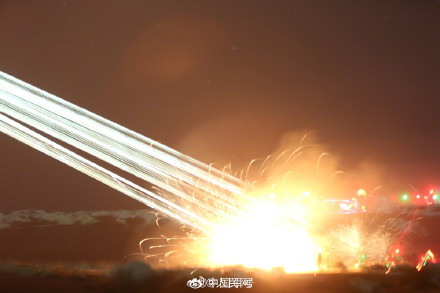 防空兵大漠实弹射击科幻感拉满