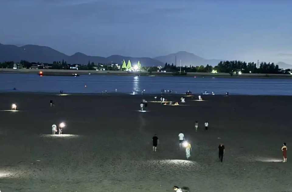 200多斤小伙因醉酒不慎坠入钱塘江,漂浮7个小时被救起 200多斤小伙因醉酒不慎坠入钱塘江,漂浮7个小时被救起