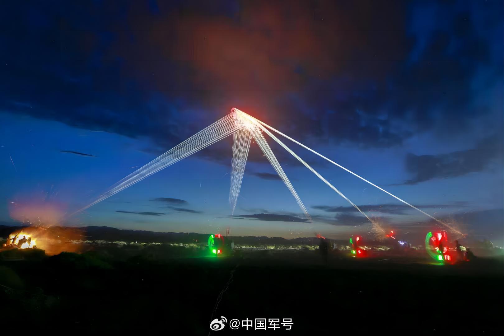 防空兵大漠实弹射击自带科幻滤镜