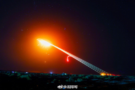 防空兵大漠实弹射击科幻感拉满