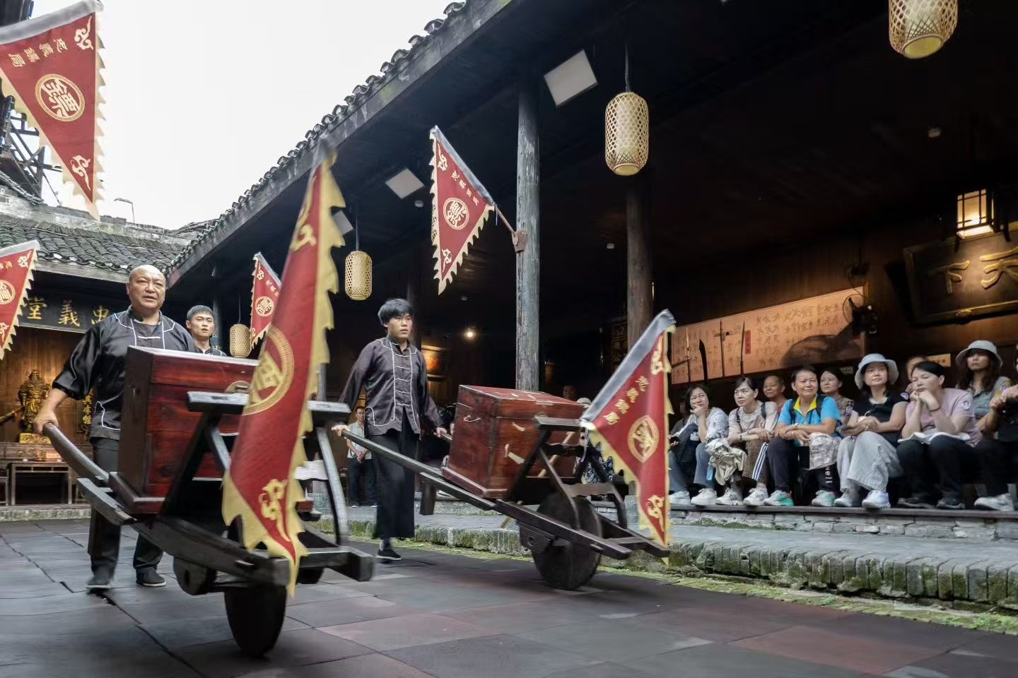 湖南洪江古商城“双节”人气飙升 多元体验带动消费升温