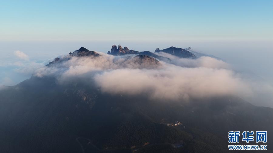 安徽九华山：云海翻涌 如梦似幻