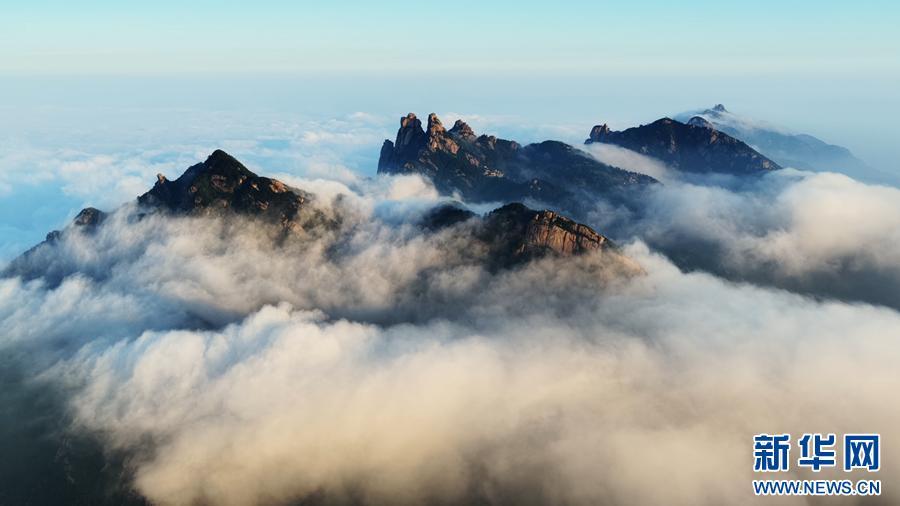 安徽九华山：云海翻涌 如梦似幻