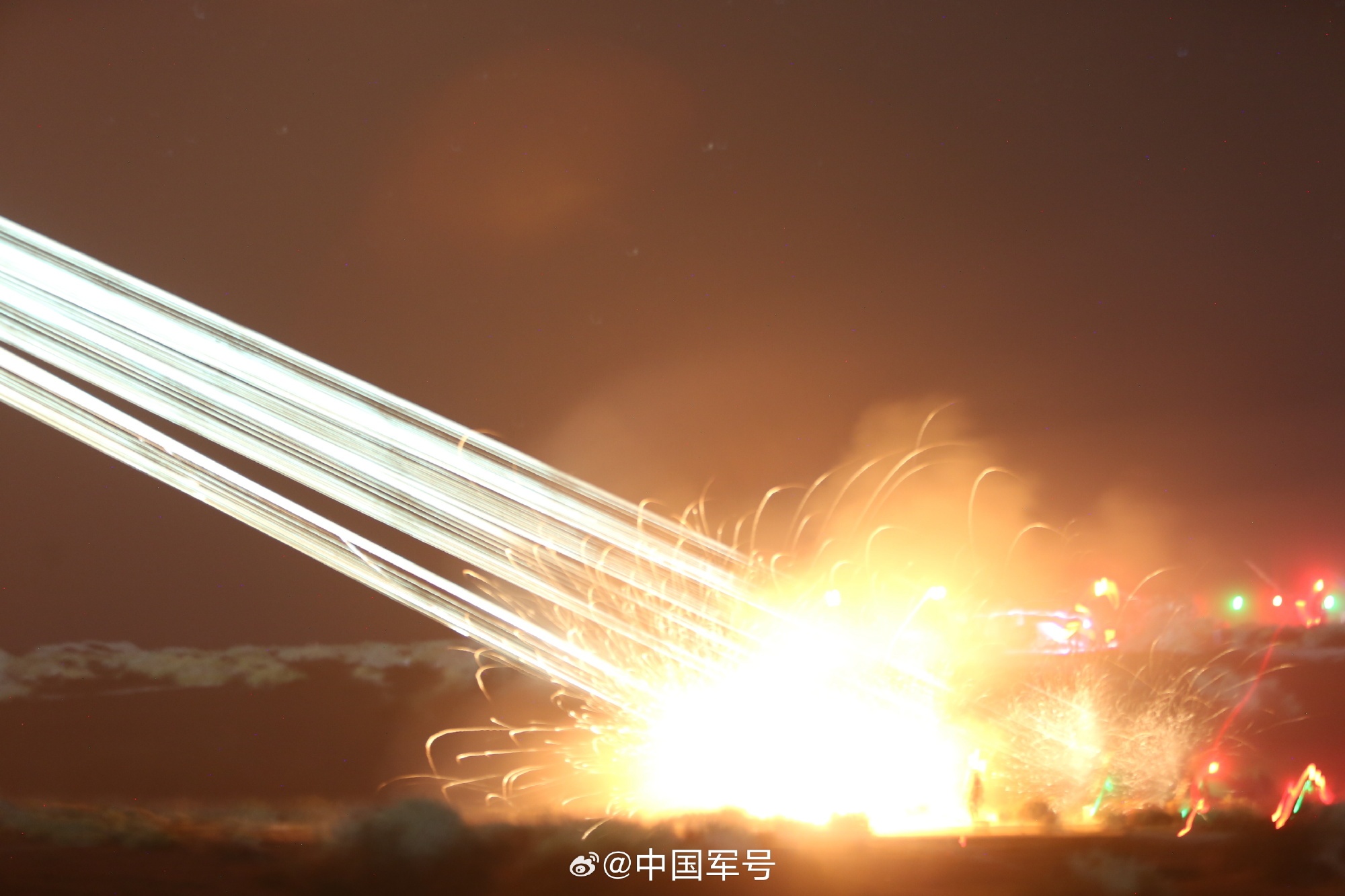 防空兵大漠实弹射击自带科幻滤镜