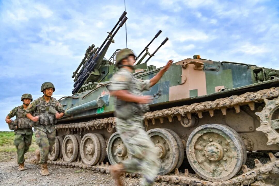 防空尖兵,昼夜鏖战! 防空尖兵,昼夜鏖战!