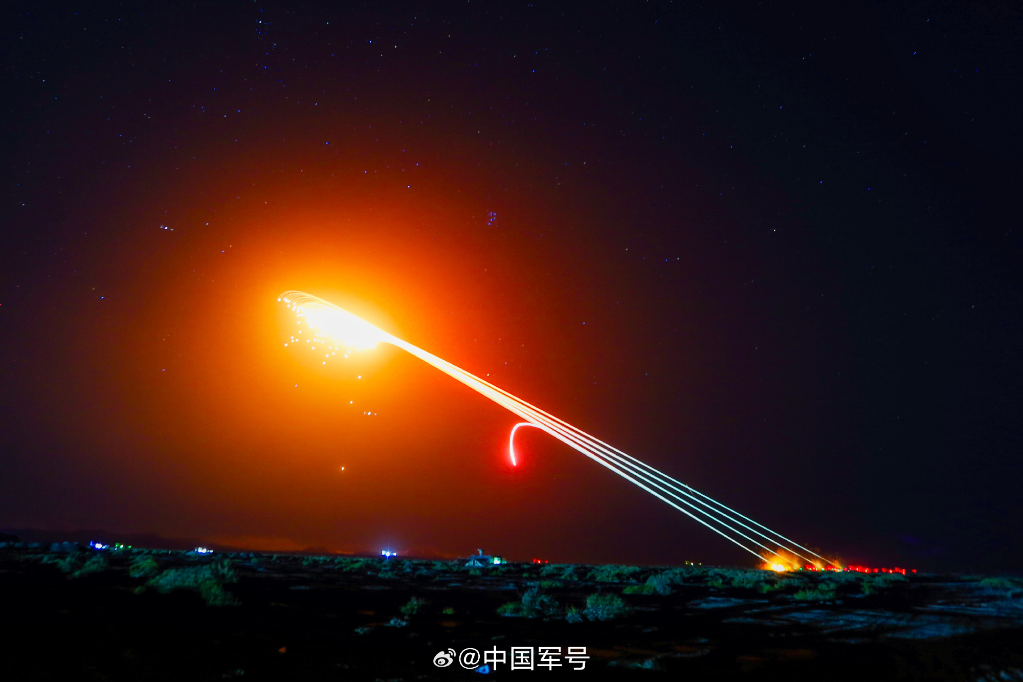 防空兵大漠实弹射击自带科幻滤镜