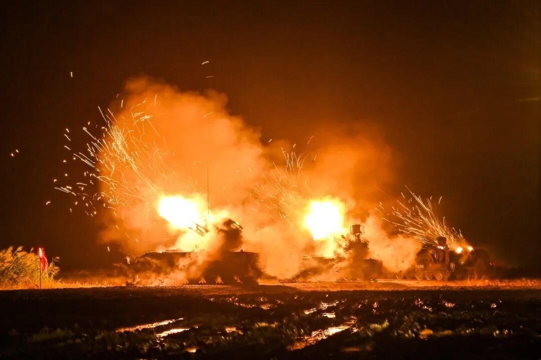 防空尖兵,昼夜鏖战! 防空尖兵,昼夜鏖战!