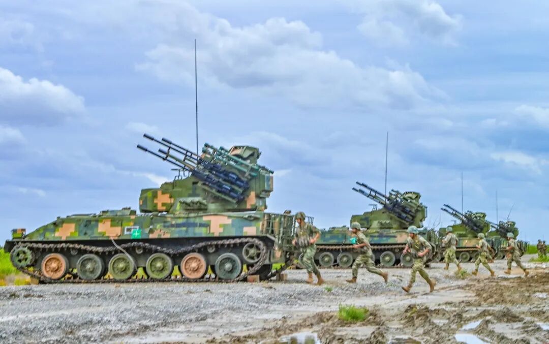 防空尖兵,昼夜鏖战! 防空尖兵,昼夜鏖战!