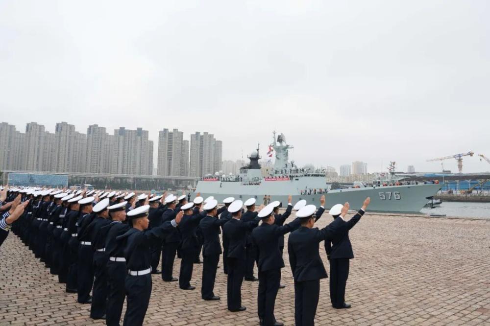 中国海军第48批护航编队解缆起航 中国海军第48批护航编队解缆起航