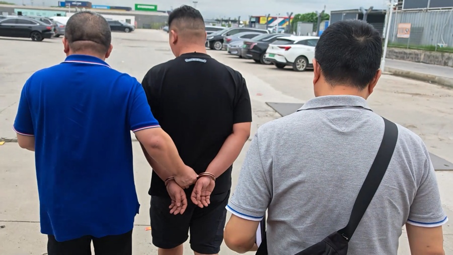 P个图就能开网约车赚钱?上海警方:4人被抓,45名司机和10家租赁公司被罚 P个图就能开网约车赚钱?上海警方:4人被抓,45名司机和10家租赁公司被罚