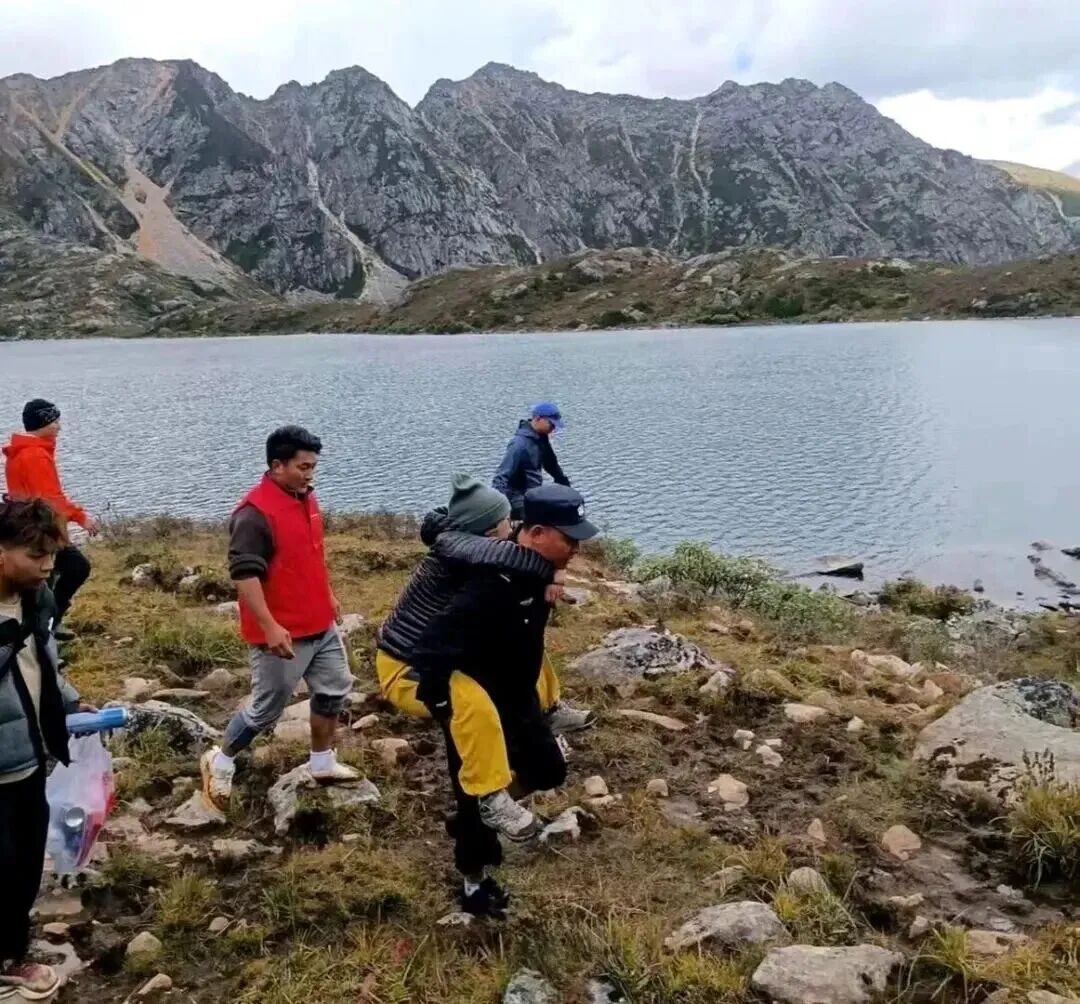 徒步遇险，“旅游搭子”跑路违法吗？
