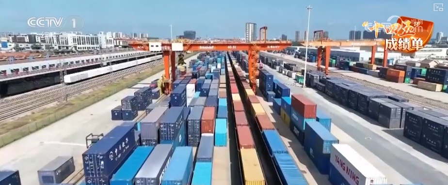 铁路密布、公路成网、飞机翱翔、巨轮远航 国民经济“主动脉”焕新畅达 铁路密布、公路成网、飞机翱翔、巨轮远航 国民经济“主动脉”焕新畅达