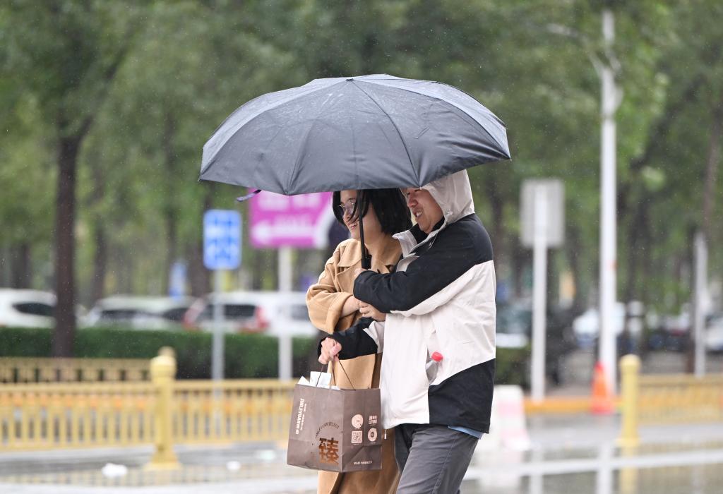 漫长秋雨因何而来？