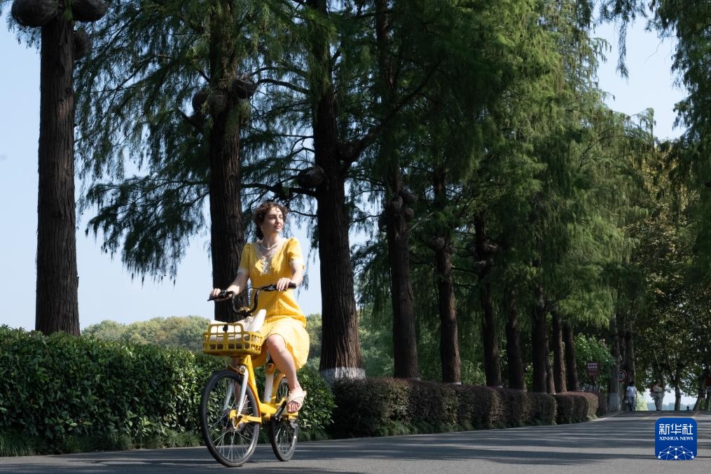 “她”力量丨击剑馆里的“洋教练”:点亮萌娃的击剑梦 “她”力量丨击剑馆里的“洋教练”:点亮萌娃的击剑梦