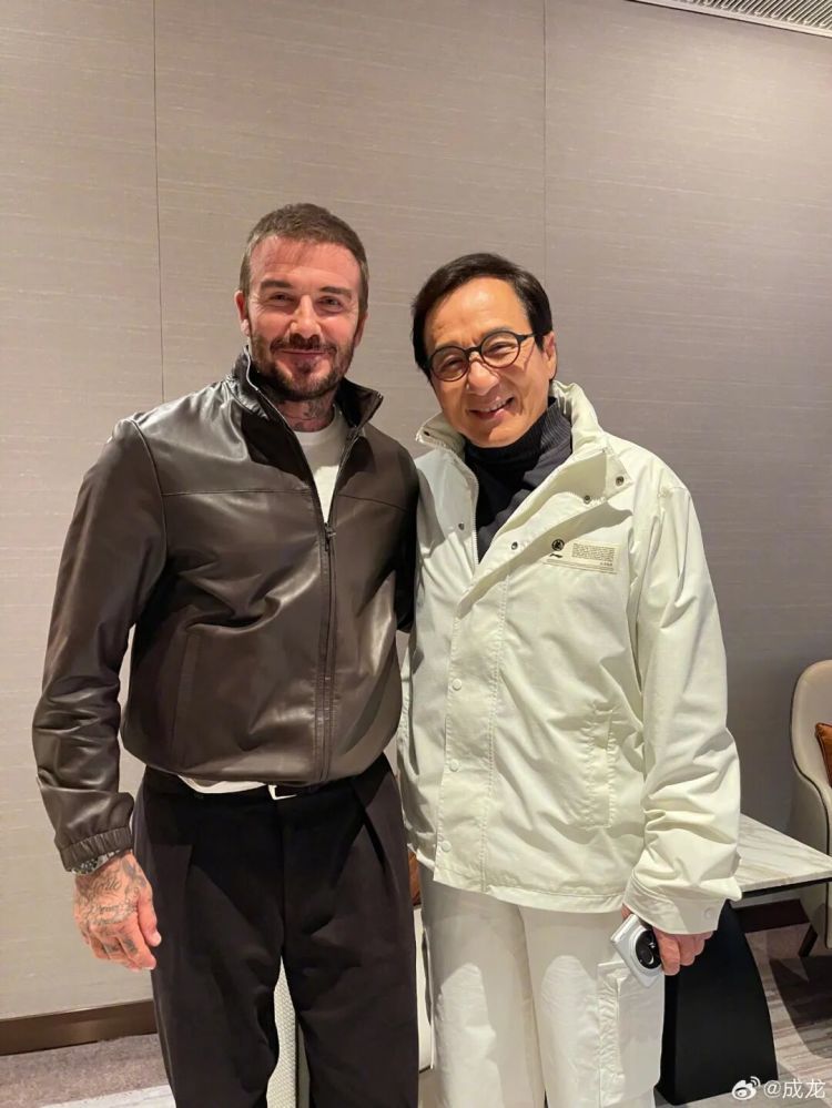 罕见同框！成龙晒与贝克汉姆、姚明、奥尼尔合影