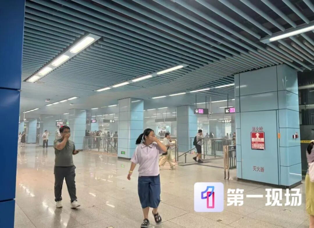 前海湾站突现大量烟雾，网友质疑：着火了？深圳地铁回应