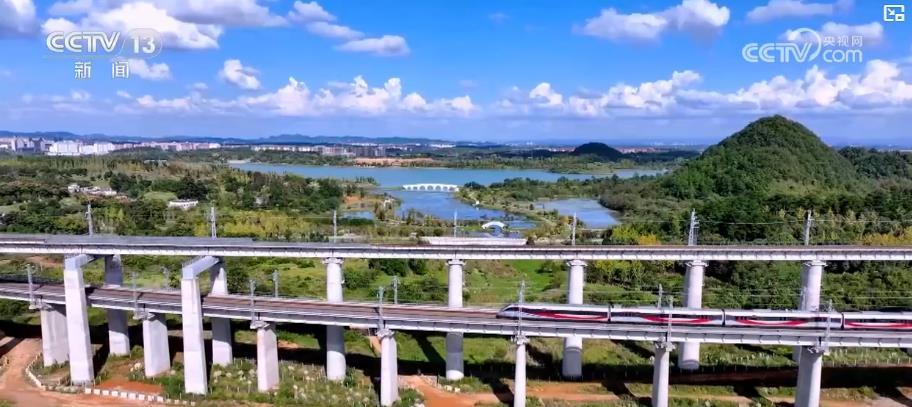 全国铁路调图：更多复兴号实现350公里高标运行 多地旅行时间大幅压缩