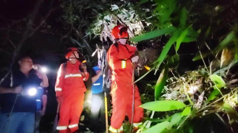 江西吉安：深山7小时紧急搜救 失联群众成功获救
