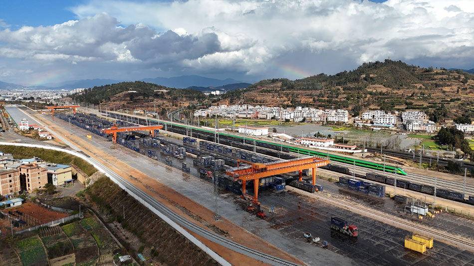 云南铁路实施新列车运行图：雪山至雨林的环线新增宣威站点