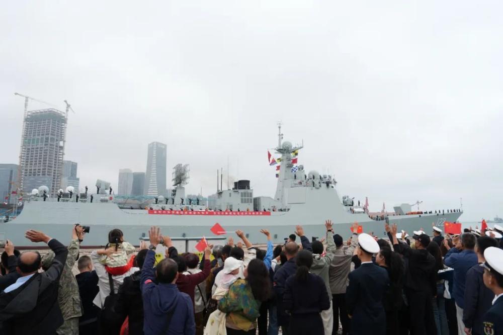 中国海军第48批护航编队解缆起航 中国海军第48批护航编队解缆起航