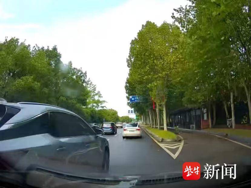 变道未观察致剐蹭被判担负全责!交警:要注重“一灯二镜三观察”原则 变道未观察致剐蹭被判担负全责!交警:要注重“一灯二镜三观察”原则