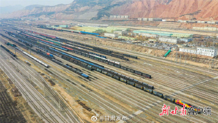 兰州铁路局实施新运行图 拓宽中欧班列物流新通道 兰州铁路局实施新运行图 拓宽中欧班列物流新通道