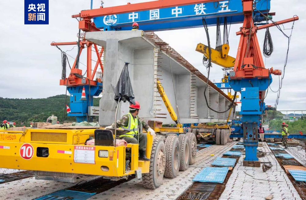 预计明年全线建成通车 G5京昆高速广绵扩容工程绵阳段架梁完成 预计明年全线建成通车 G5京昆高速广绵扩容工程绵阳段架梁完成