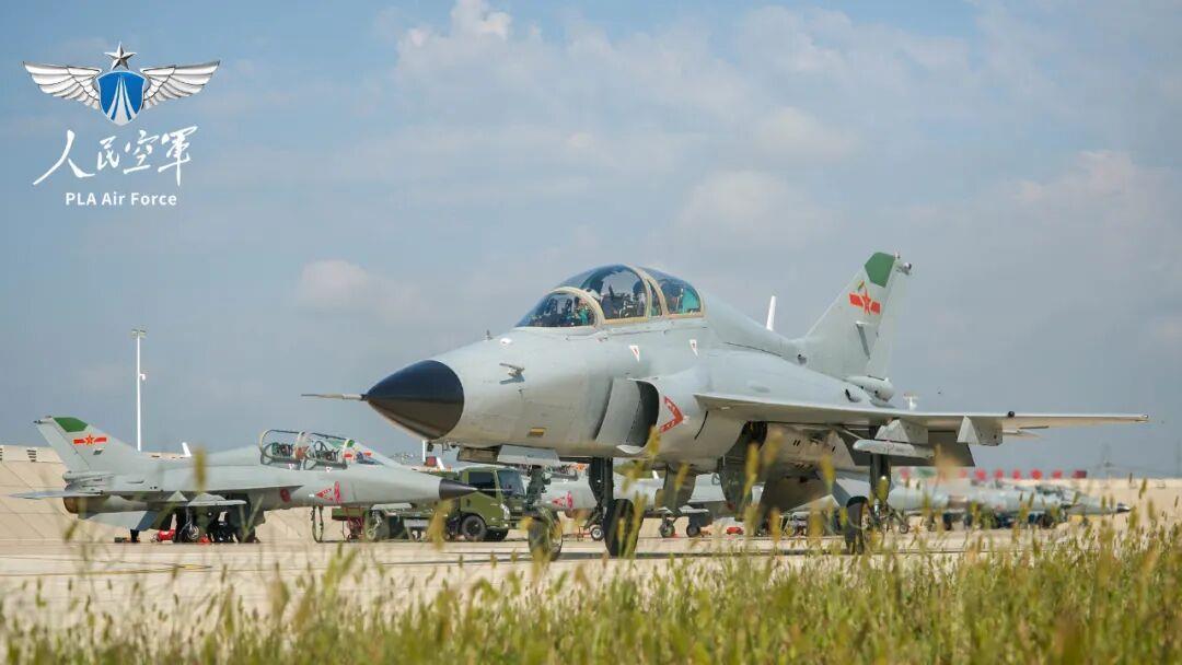 “推背感”绝了!新飞行学员高教机首飞奔向蓝天 “推背感”绝了!新飞行学员高教机首飞奔向蓝天