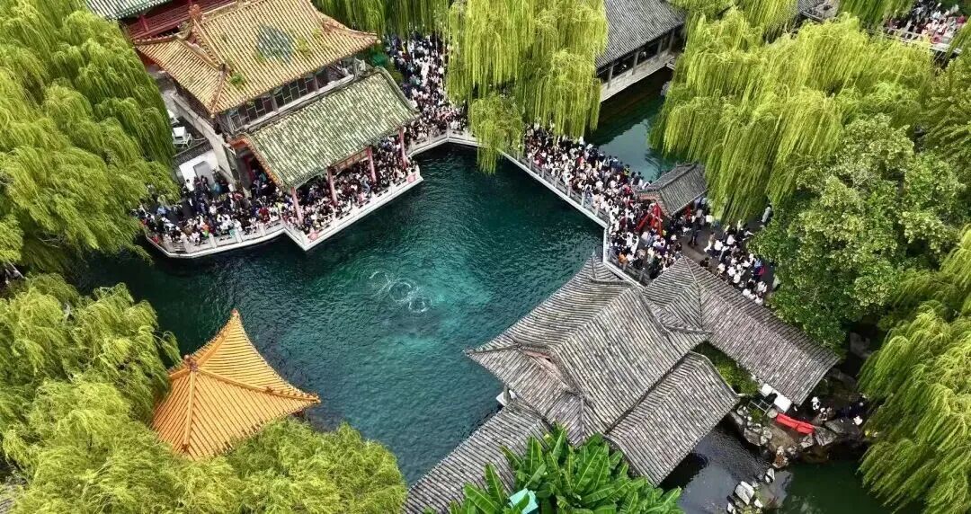 趵突泉地下水位突破30米大关！