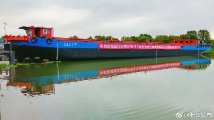 两个“首艘”！浙江两艘内河集装箱船顺利吉水
