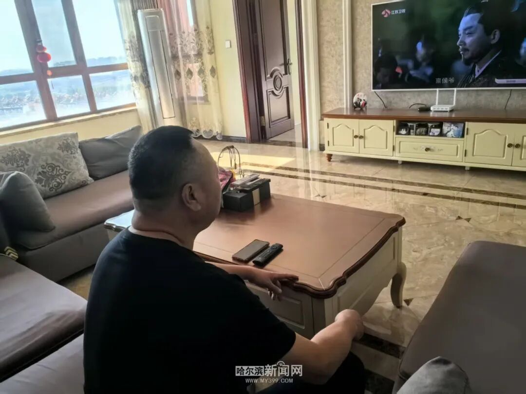 哈尔滨部分居民家暖气提前热了！
